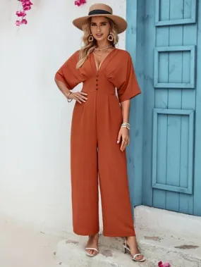 Sunset Vacation Jumpsuit mit dekorativem Knopf und V-Ausschnitt und halblangen Ärmeln