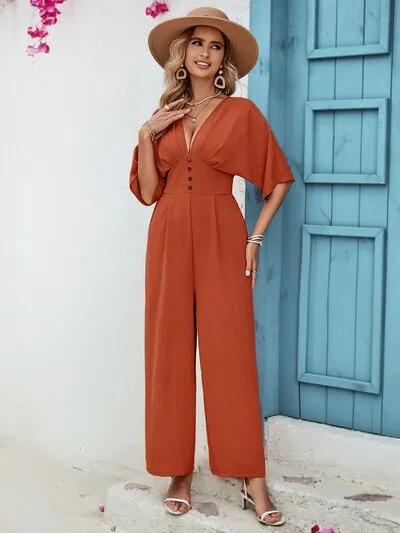 Sunset Vacation Jumpsuit mit dekorativem Knopf und V-Ausschnitt und halblangen Ärmeln