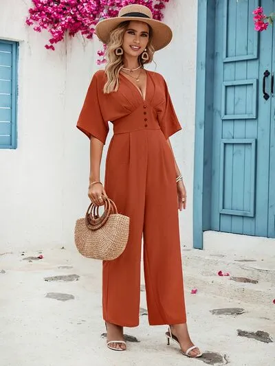 Sunset Vacation Jumpsuit mit dekorativem Knopf und V-Ausschnitt und halblangen Ärmeln