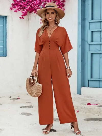 Sunset Vacation Jumpsuit mit dekorativem Knopf und V-Ausschnitt und halblangen Ärmeln